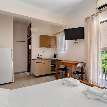 Hotel apartamentowy Rousetis 3*
