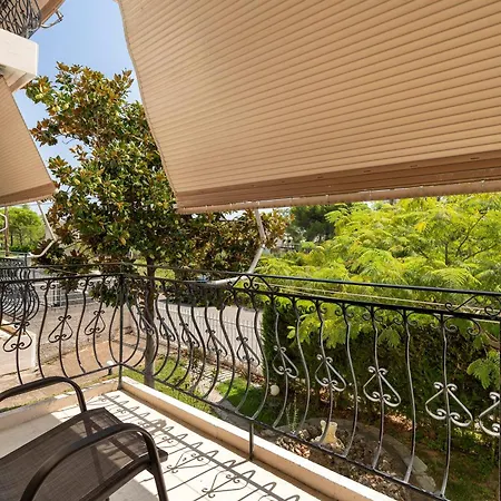 Hotel apartamentowy Rousetis