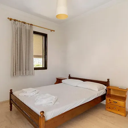 Hotel apartamentowy Rousetis 3*