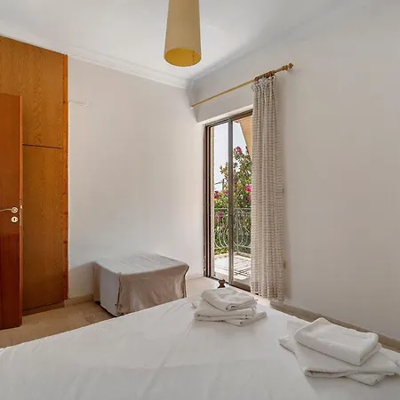 Hotel apartamentowy Rousetis