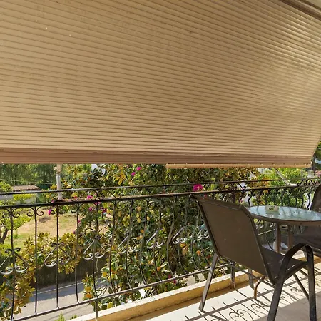 Hotel apartamentowy Rousetis