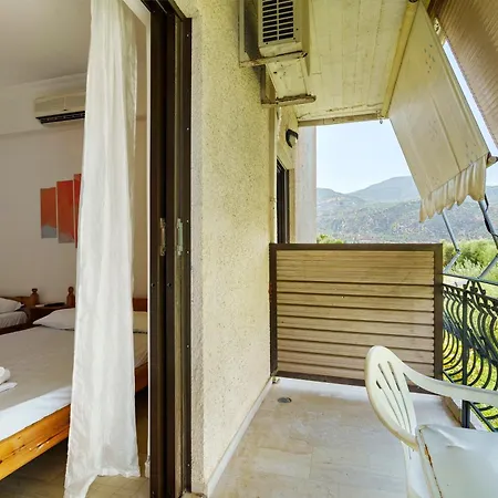 Hotel apartamentowy Rousetis 3*