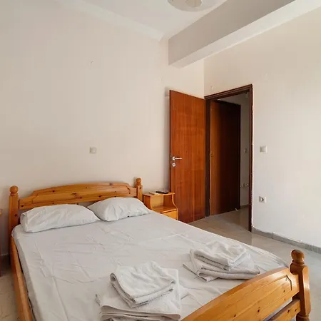 Hotel apartamentowy Rousetis