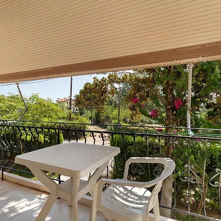 Hotel apartamentowy Rousetis
