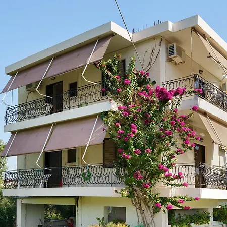 Rousetis Aparthotel Aegium